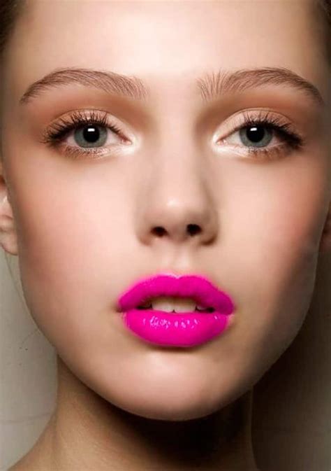 bright pink lipstick shades.